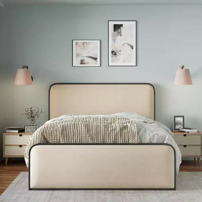 Struttura letto king-size in metallo con testiera curva imbottita e contenitore