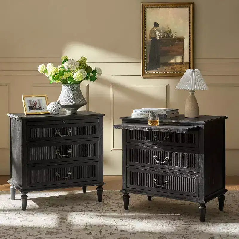 Set di 2 tavolini da notte con 3 cassetti in stile rustico con presa di corrente integrata