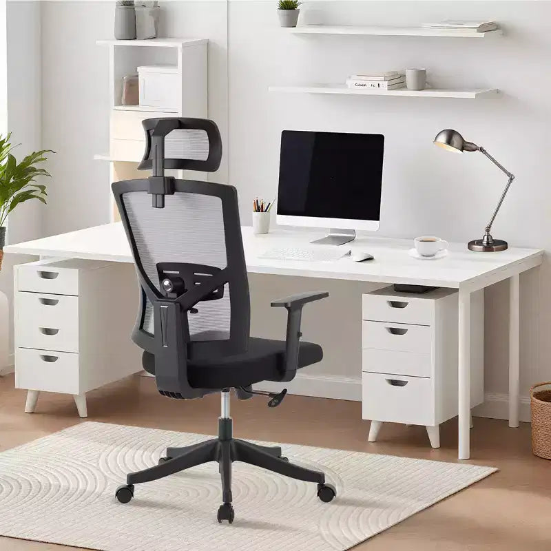 Sedia da ufficio a schienale alto in rete, colore nero/grigio, con braccioli, supporto lombare e poggiatesta regolabili, monoposto