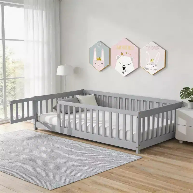 Letto a Pavimento Singolo con Recinzione e Porta – Letto Montessori per Bambini in Legno Massello di Gomma