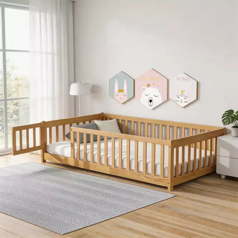 Letto a Pavimento Singolo con Recinzione e Porta – Letto Montessori per Bambini in Legno Massello di Gomma