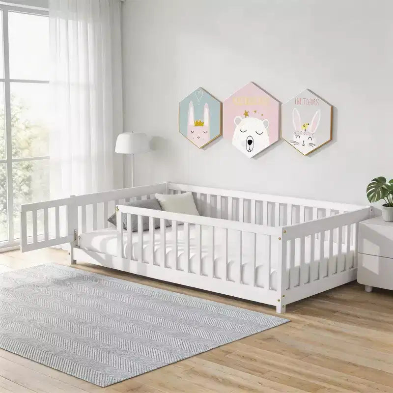Letto a Pavimento Singolo con Recinzione e Porta – Letto Montessori per Bambini in Legno Massello di Gomma