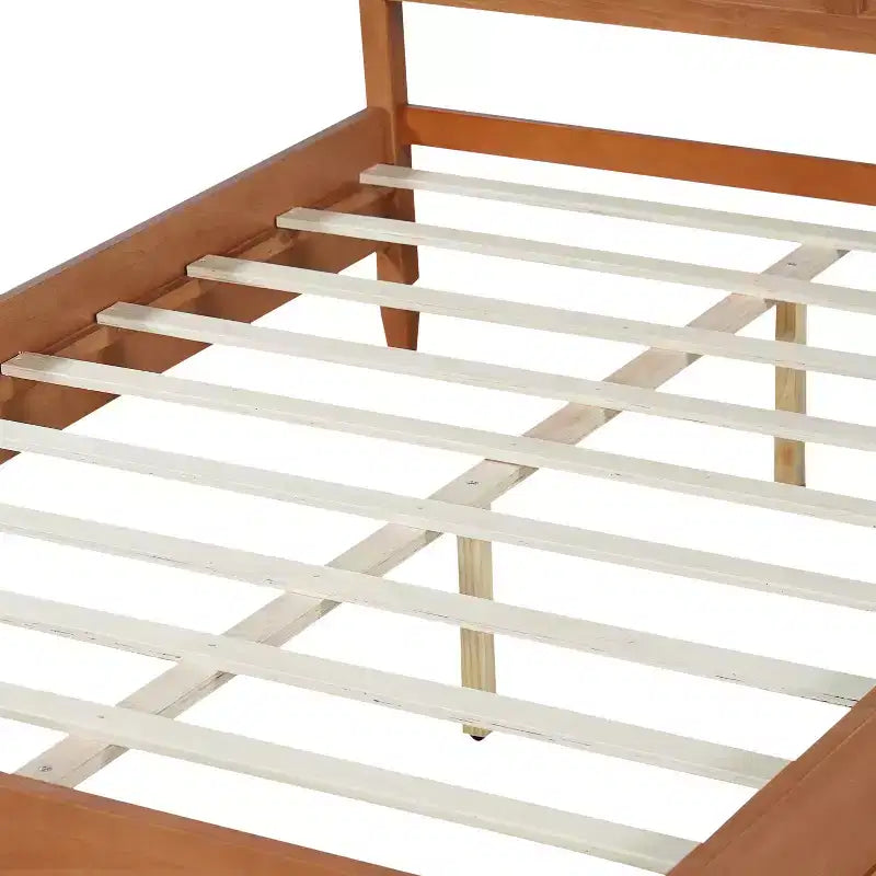 Letto con struttura a piattaforma Queen/King e testiera classica a pannelli