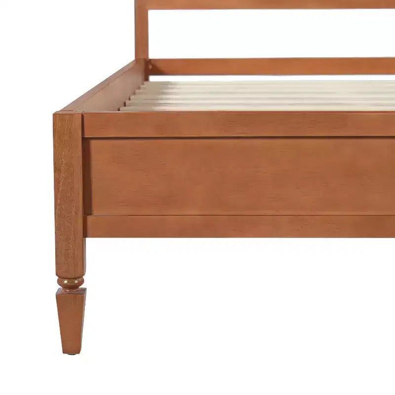 Letto con struttura a piattaforma Queen/King e testiera classica a pannelli