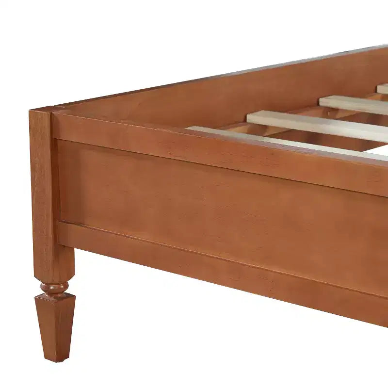 Letto con struttura a piattaforma Queen/King e testiera classica a pannelli