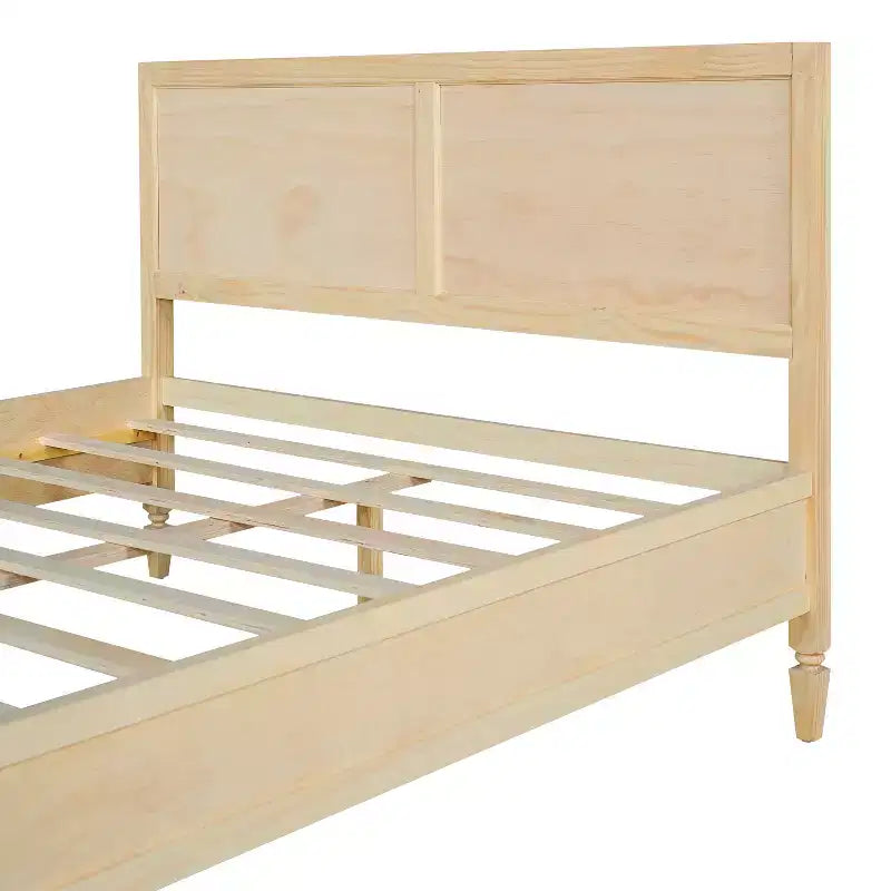 Letto con struttura a piattaforma Queen/King e testiera classica a pannelli