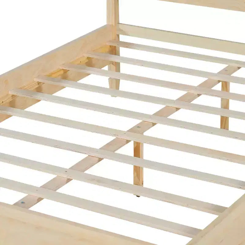 Letto con struttura a piattaforma Queen/King e testiera classica a pannelli