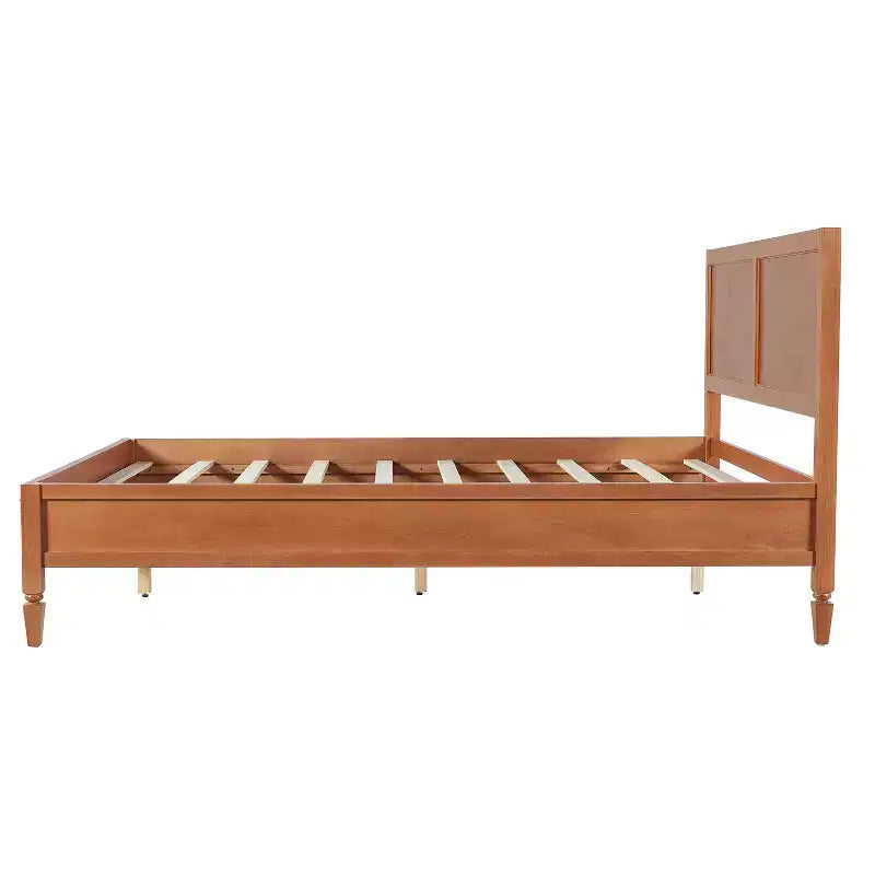 Letto con struttura a piattaforma Queen/King e testiera classica a pannelli