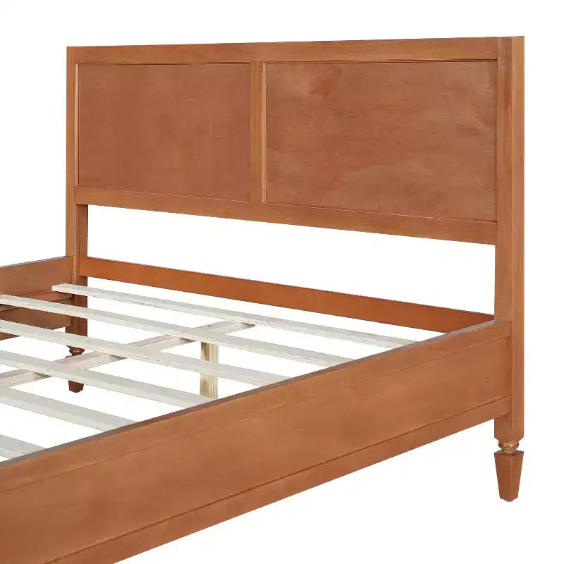 Letto con struttura a piattaforma Queen/King e testiera classica a pannelli