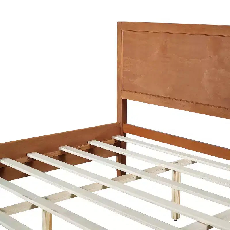 Letto con struttura a piattaforma Queen/King e testiera classica a pannelli