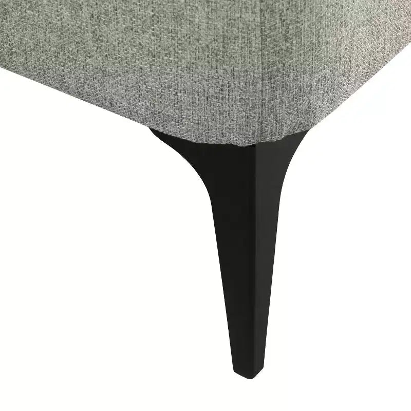 Grande panca contenitore moderna con gambe in metallo nero opaco